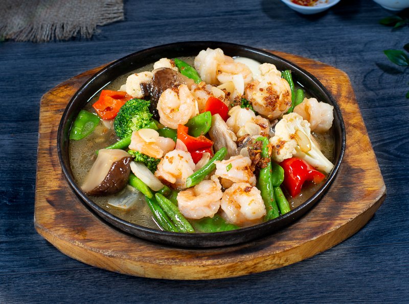 Dish 281: Prawn, Squid, Fish or Scallops Stir-Fried with Garlic & Mixed Vegetables on Sizzling Plate