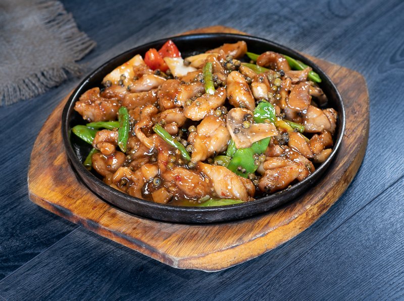 Dish 283: Beef, Chicken or Pork Stir-Fried with Pepper Sauce & Vegetables on Sizzling Plate