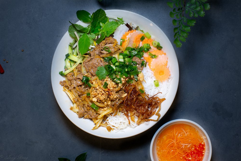 Dish 84: Stir-Fried Lemongrass Beef with Vermicelli & Salad
